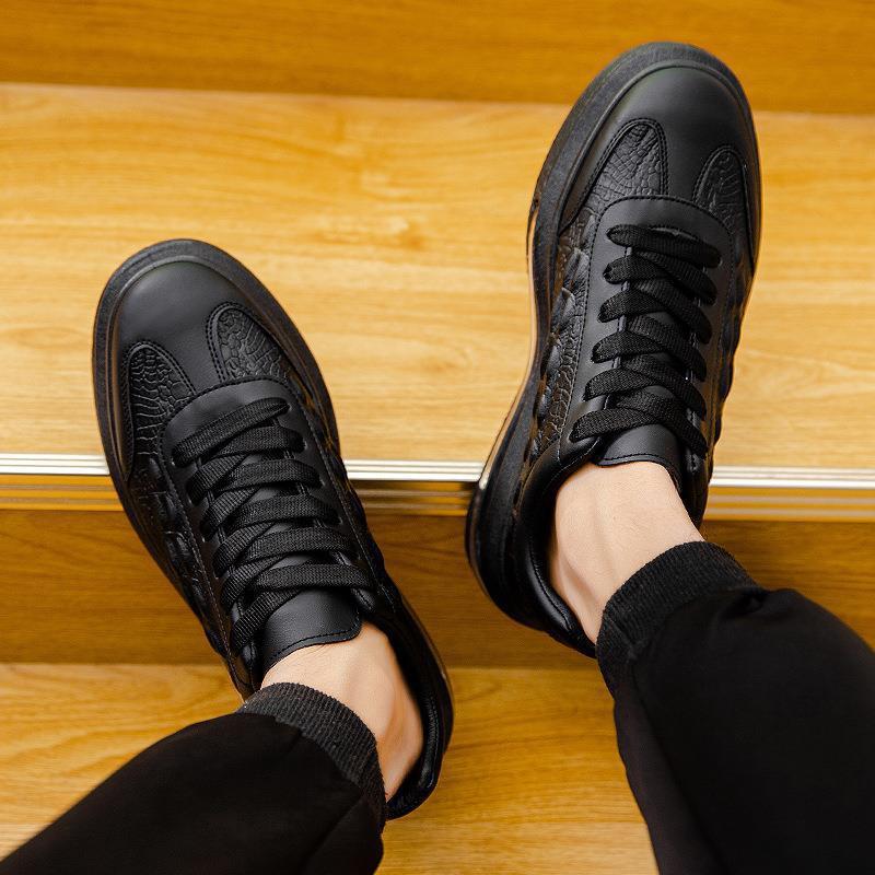 Trendy black leather men's casual sneakers with stylish design and comfortable fit, perfect for everyday wear.