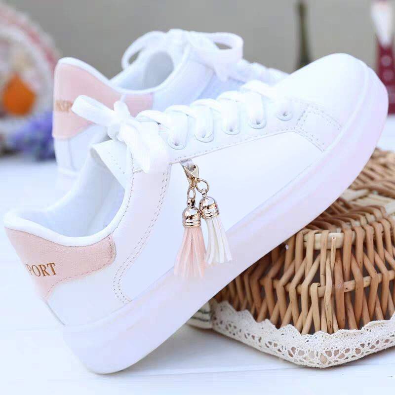 Stylish summer breathable Korean casual sports shoes with tassel decoration in white and pink.